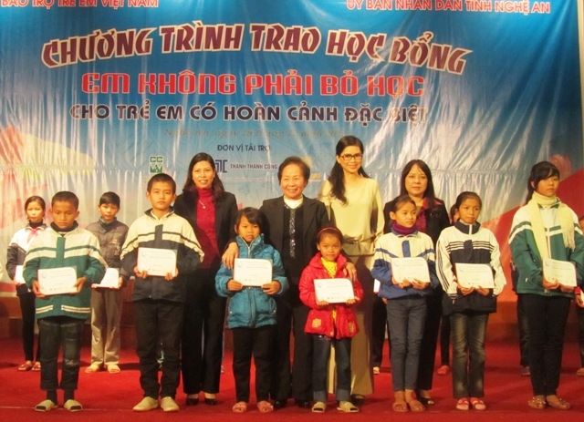 Estimulan con becas a alumnos pobres en provincias centrales